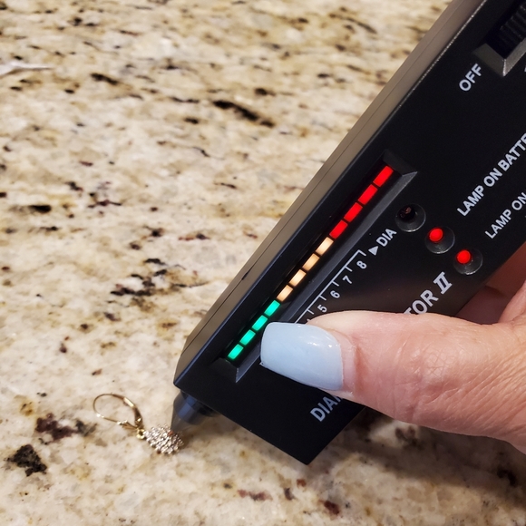 14 K Gold Gorgeous Diamonds Earrings - Picture 7 of 7